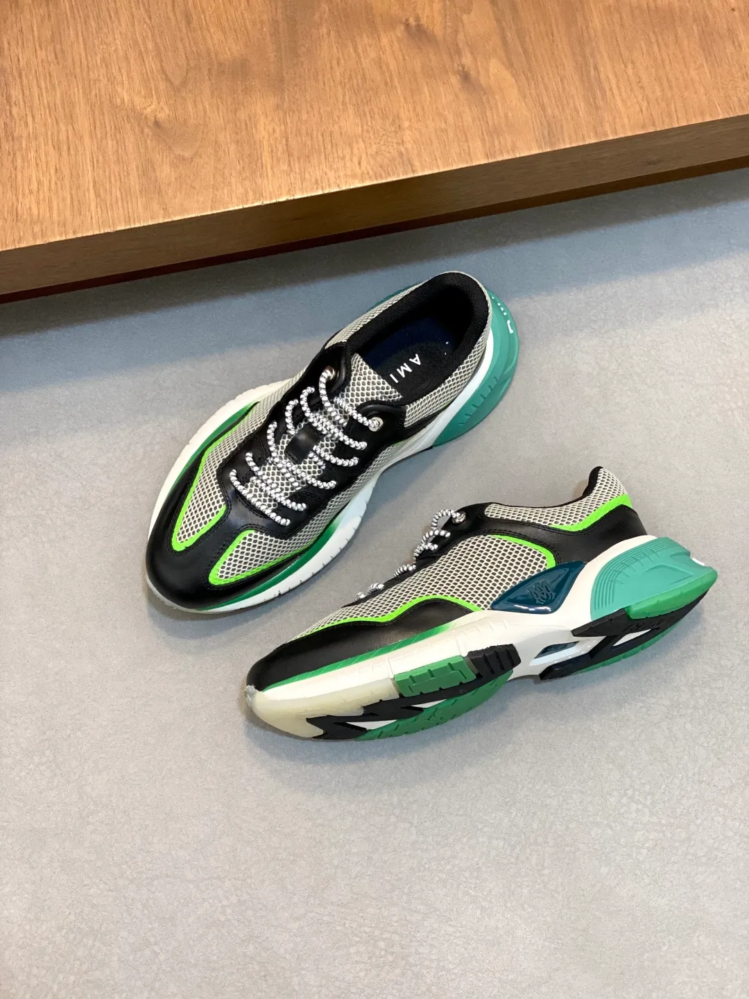 💰740 AMIRI's new men's casual sports shoes, made of first-layer cowhide leather uppers and spliced ​​with original breathable mesh, rich in three-dimensionality, contrasting color design, simple style, fashionable and sporty, breathable mesh lining, original ultra-light outsole, a must-have item for daily leisure! Size: 38-45 (38, 45 customized)